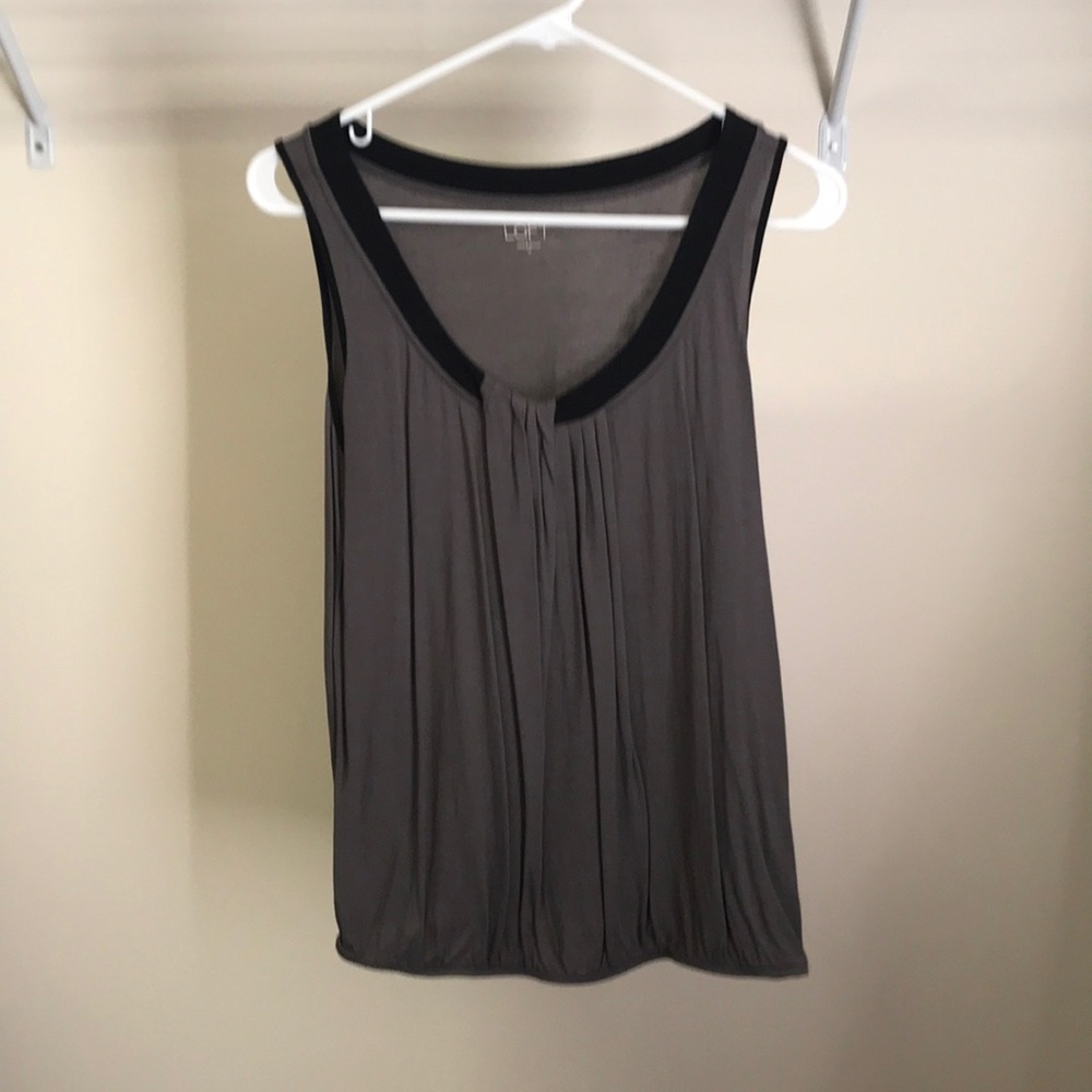 Grey sleeveless top